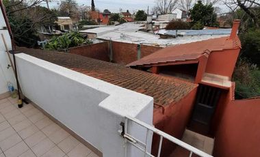 VENTA DE CASA 7 AMBIENTES EN REMEDIOS DE ESCALADA