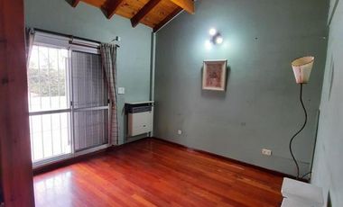 VENTA DE CASA 7 AMBIENTES EN REMEDIOS DE ESCALADA
