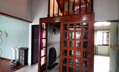 VENTA DE CASA 7 AMBIENTES EN REMEDIOS DE ESCALADA