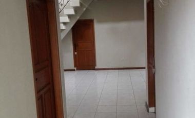 Rumah 2 Lantai Terawat Apik Siap Huni di Taman Mutiara Cibabat Cimahi