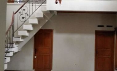 Rumah 2 Lantai Terawat Apik Siap Huni di Taman Mutiara Cibabat Cimahi