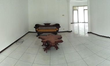 Disewakan Rumah Nyaman Dalam Cluster Lokasi Di Jl. Kenanga, Ampera, Jakarta Selatan
