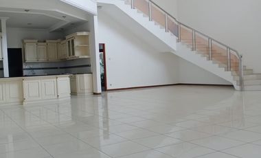 Disewakan Rumah Nyaman Dalam Cluster Lokasi Di Jl. Kenanga, Ampera, Jakarta Selatan