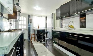 Amplia casa en Jardines del Sur, con vista maravillosa