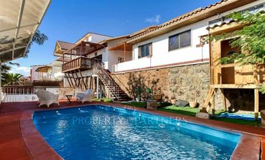 Amplia casa en Jardines del Sur, con vista maravillosa