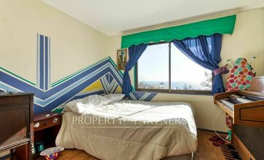 Amplia casa en Jardines del Sur, con vista maravillosa