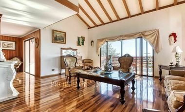 Amplia casa en Jardines del Sur, con vista maravillosa