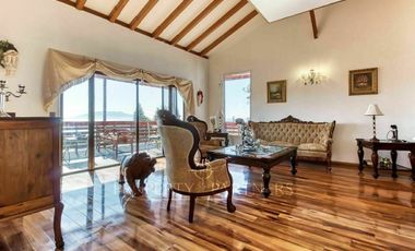 Amplia casa en Jardines del Sur, con vista maravillosa