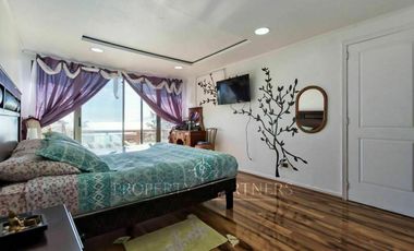 Amplia casa en Jardines del Sur, con vista maravillosa