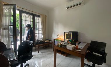 Rumah Strategis15 Menit ke Mall Summarecon Bekasi Hadap Utara J-37973