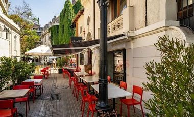 Elegante Dpto.Remodelado y amoblado en Lastarria 4D+2B+1E