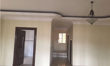 Se vende hermosa casa en Altos del Bosque $450,000 AM