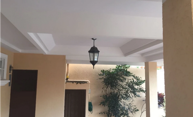 Se vende hermosa casa en Altos del Bosque $450,000 AM