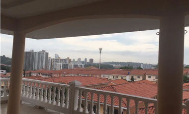 Se vende hermosa casa en Altos del Bosque $450,000 AM