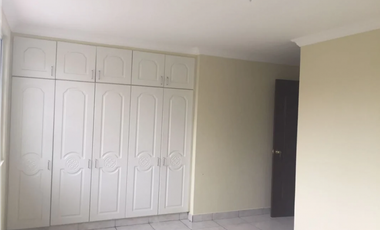 Se vende hermosa casa en Altos del Bosque $450,000 AM