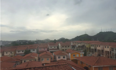 Se vende hermosa casa en Altos del Bosque $450,000 AM