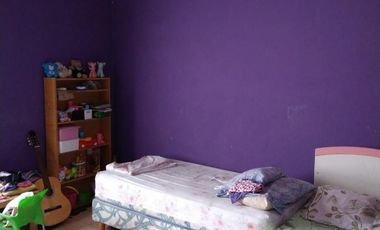 Ideal Inversor o Varias familias: Casa + 3 Departamentos + Local Comercial + Garaje. Ubicado en González Catan.