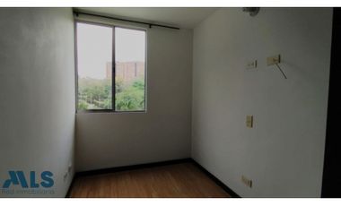 Acogedor Apartamento en Loma de los Bernal.(MLS#246076)