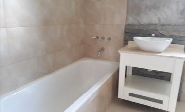 CASA DE 650 M2 EN COSTA ESMERALDA BARRIO