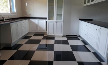 CASA DE 650 M2 EN COSTA ESMERALDA BARRIO