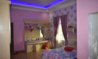 DI JUAL CEPAT RUMAH TANAH 2700 + ADA KOLAM RENANG ANAK & DEWASA