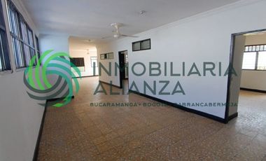 apartamento en arriendo en pueblo nuevo. Cod A16394