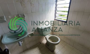 apartamento en arriendo en pueblo nuevo. Cod A16394