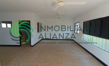 apartamento en arriendo en pueblo nuevo. Cod A16394