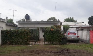 EXCELENTE PROPIEDAD MULTIFAMILIAR, CON ENTRADA DE AUTO Y FONDO LIBRE