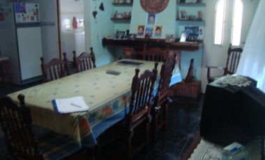 GLEW: CASA CON GARAGE Y DEPTO+DOS LOCALES A 6 CUADRAS DE LA EST. DE GLEW 
** APTA CREDITO **