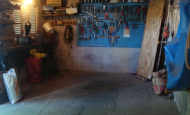 GLEW: CASA CON GARAGE Y DEPTO+DOS LOCALES A 6 CUADRAS DE LA EST. DE GLEW 
** APTA CREDITO **