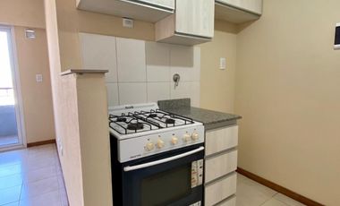 DEPARTAMENTO 2 AMB EN CASEROS CENTRO. TRES DE FEBRERO