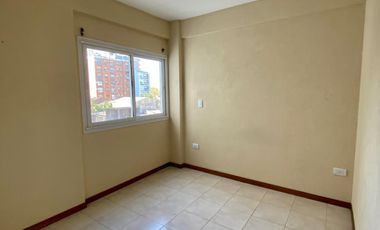 DEPARTAMENTO 2 AMB EN CASEROS CENTRO. TRES DE FEBRERO