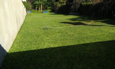 EXCELENTE PROPIEDAD DE CUATRO AMBIENTES CON JARDIN Y APTIO CON AMPLIO PARQUE A MEDIA CUADRA DE LA PLAZA PRINCIPAL DE LA LOCALIDAD DE GARIN