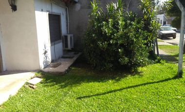 EXCELENTE PROPIEDAD DE CUATRO AMBIENTES CON JARDIN Y APTIO CON AMPLIO PARQUE A MEDIA CUADRA DE LA PLAZA PRINCIPAL DE LA LOCALIDAD DE GARIN