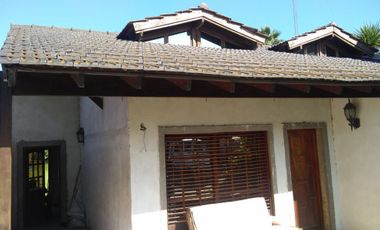 EXCELENTE PROPIEDAD DE CUATRO AMBIENTES CON JARDIN Y APTIO CON AMPLIO PARQUE A MEDIA CUADRA DE LA PLAZA PRINCIPAL DE LA LOCALIDAD DE GARIN