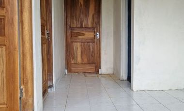 RUMAH CANTIK LOKASI STRATEGIS TEPI JALAN RAYA SECANG