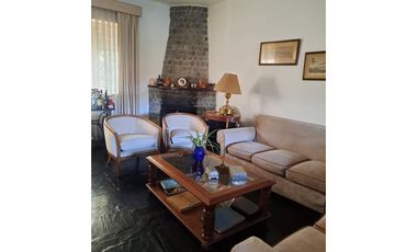 Hermoso Chalet en 2 plantas con Parque