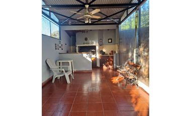 Hermoso Chalet en 2 plantas con Parque