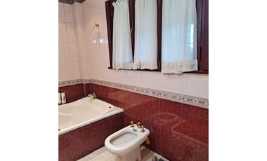 Hermoso Chalet en 2 plantas con Parque