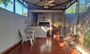 Hermoso Chalet en 2 plantas con Parque