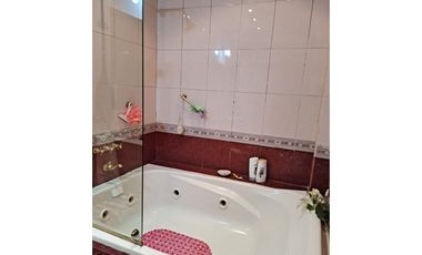 Hermoso Chalet en 2 plantas con Parque