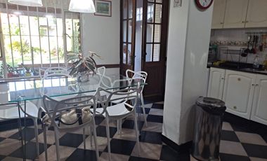 Hermoso Chalet en 2 plantas con Parque