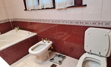 Hermoso Chalet en 2 plantas con Parque