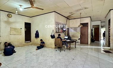 Dijual Rumah Dengan Halaman Luas Dekat Dengan Pintu Tol JORR