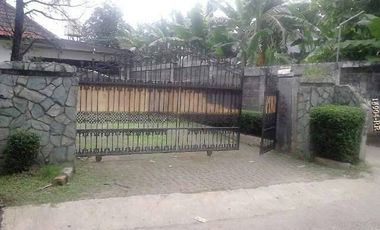 Dijual Rumah Dengan Halaman Luas Dekat Dengan Pintu Tol JORR