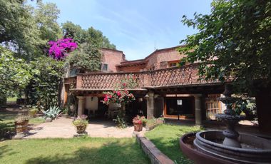 Residencia estilo colonial mexicano con salida al green