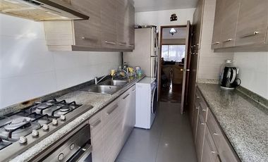 Amplio, 145m2 con terraza,3 dorm. 3 baños, estacionamiento