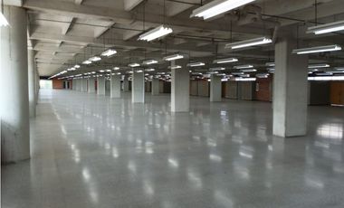 Arriendo local en el Centro Empresarial Olaya Herrera, Medellín
