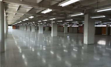 Arriendo local en el Centro Empresarial Olaya Herrera, Medellín